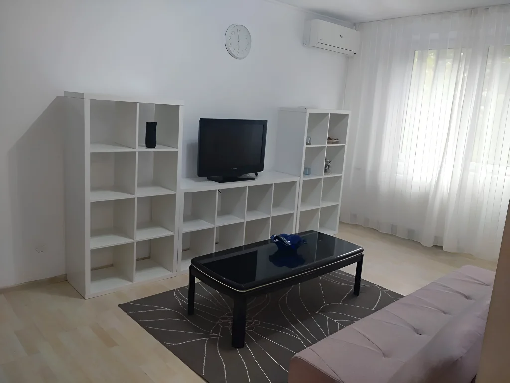 inchiriere apartament Sector 4 Bucuresti living modern cu tv
